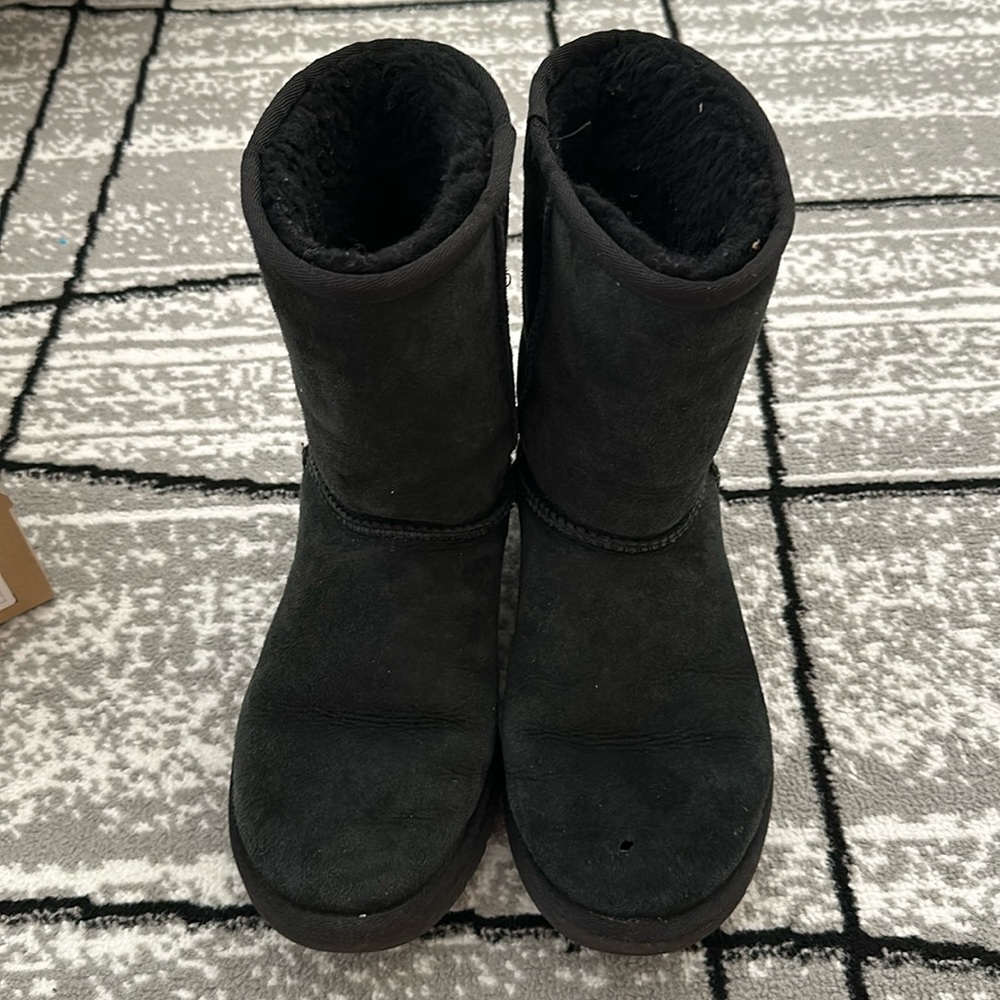 UGG short boots with defects, black size 7